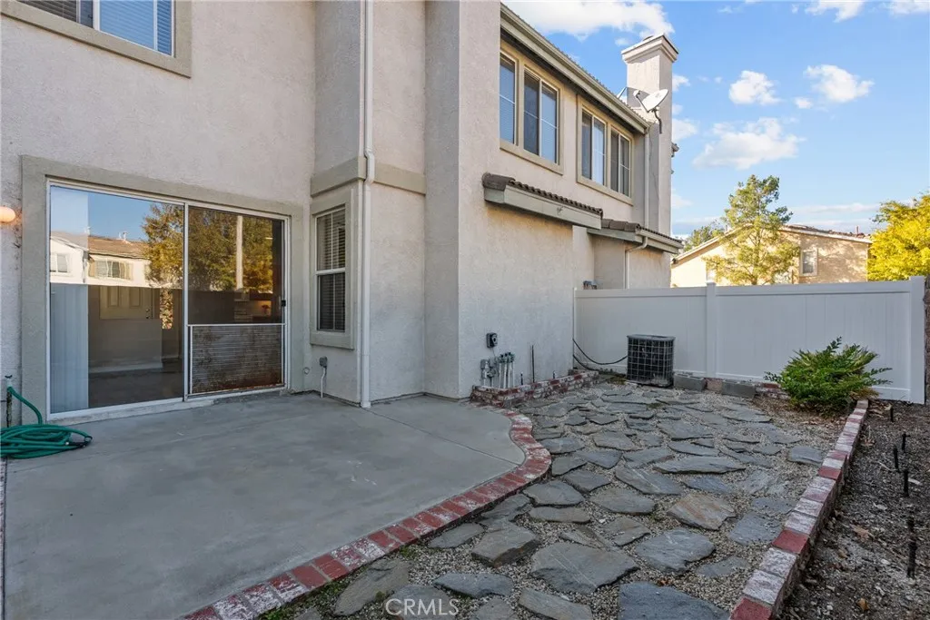 25412 Parkwood Lane, Saugus, California 91350 home-pic-15